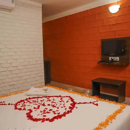 Hotel On The Rocks Mahabaleshwar Exterior photo