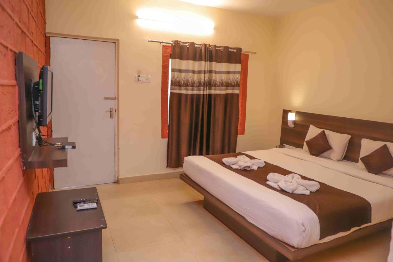 On The Rocks Hotel 3*
