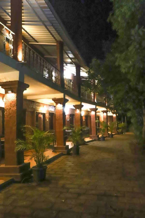 Hotel On The Rocks Mahabaleshwar