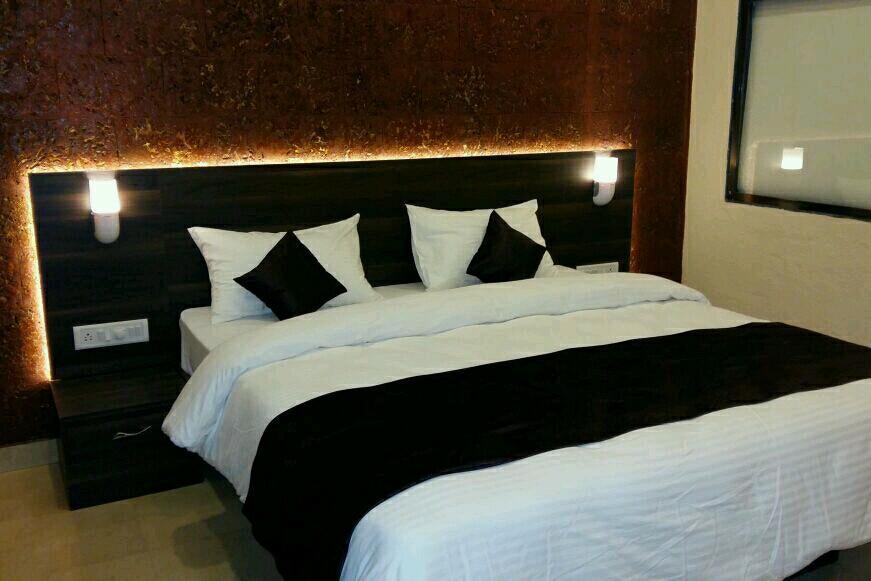 On The Rocks Hotel